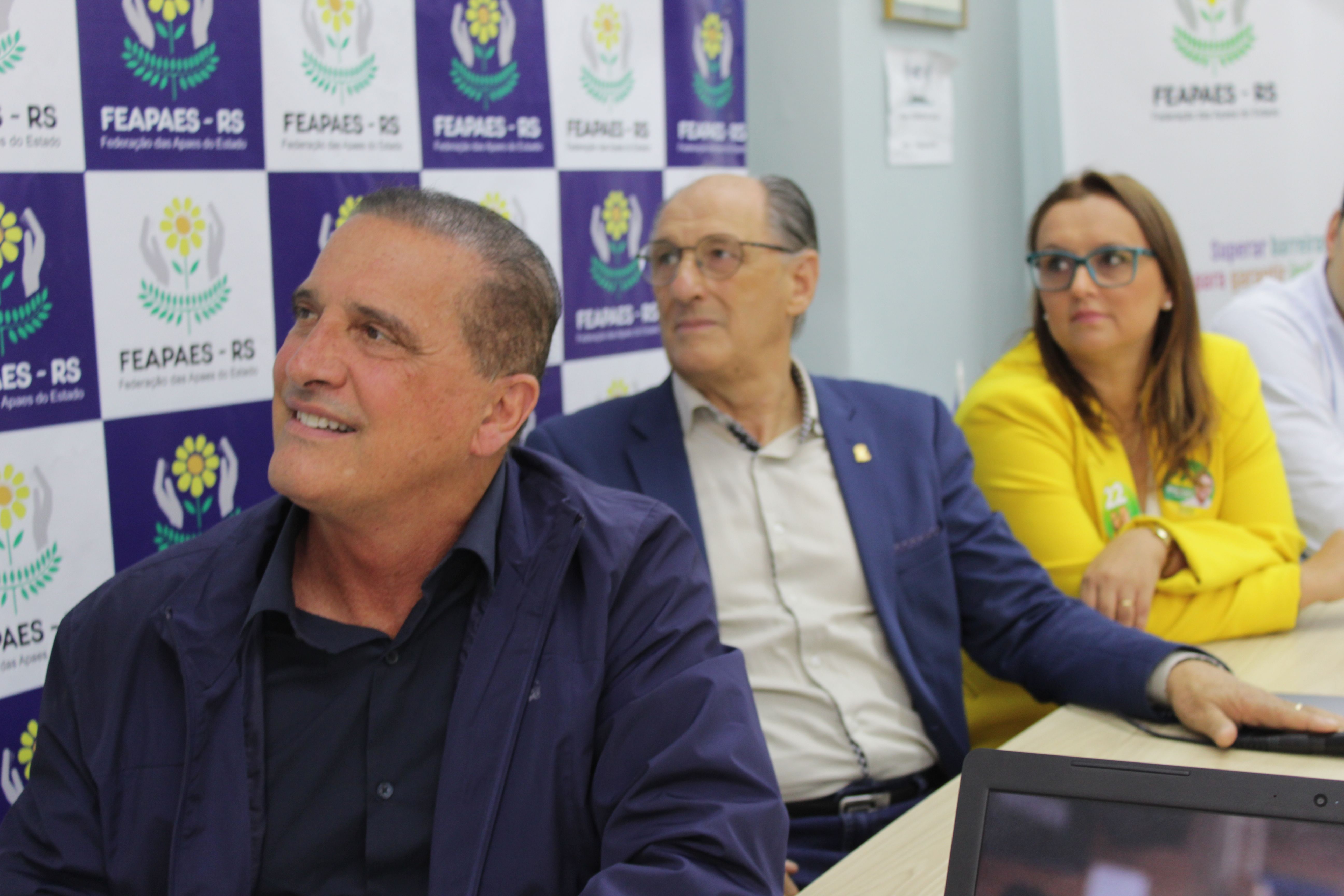 Onyx Lorenzoni (PL) se re�ne com o  Presidente da FEAPAE-RS, Afonso Tochetto. 