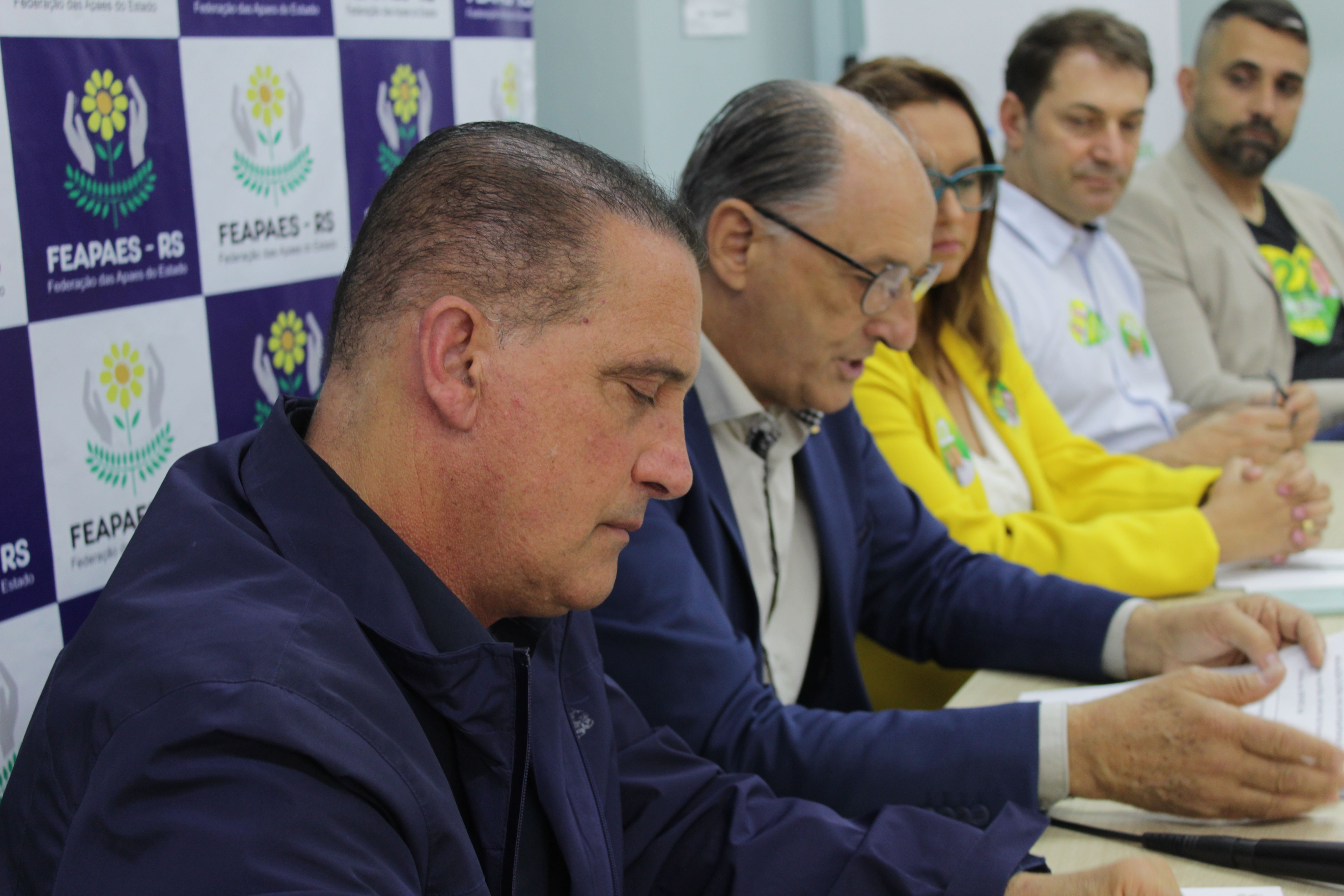 Onyx Lorenzoni (PL) se re�ne com o  Presidente da FEAPAE-RS, Afonso Tochetto. 