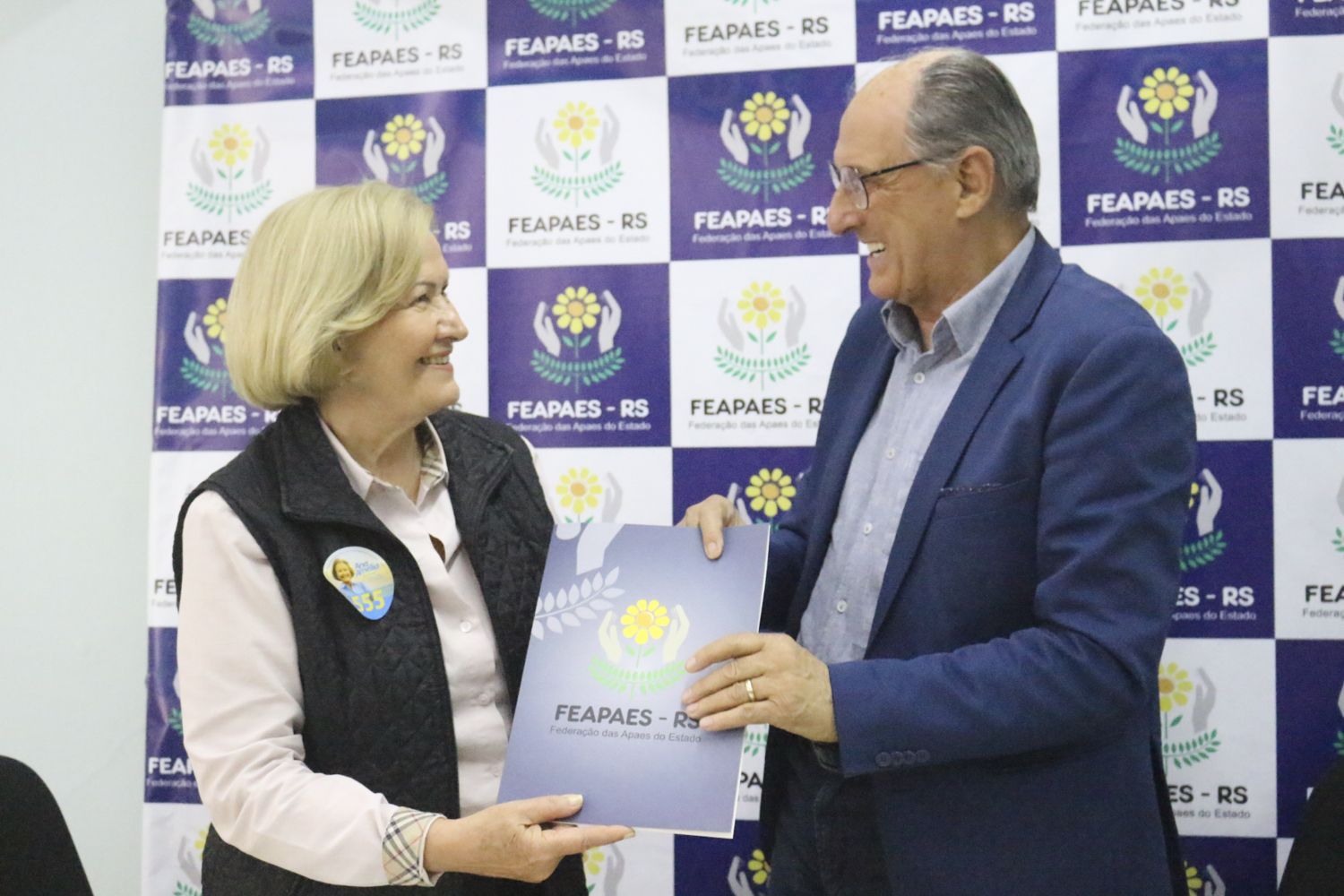 Ana Am�lia Lemos (PSD) recebe documento com rela��o de demandas da Institui��o.