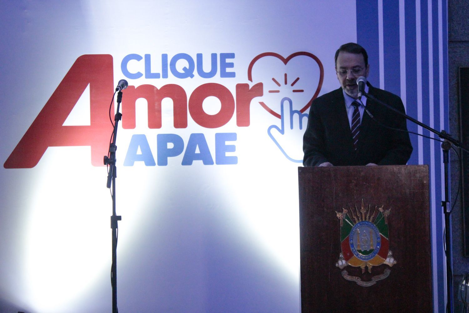 O jornalista Oziris Marins foi o Mestre de Cerim�nias do evento. / Cr�dito: Nathan Tortorela