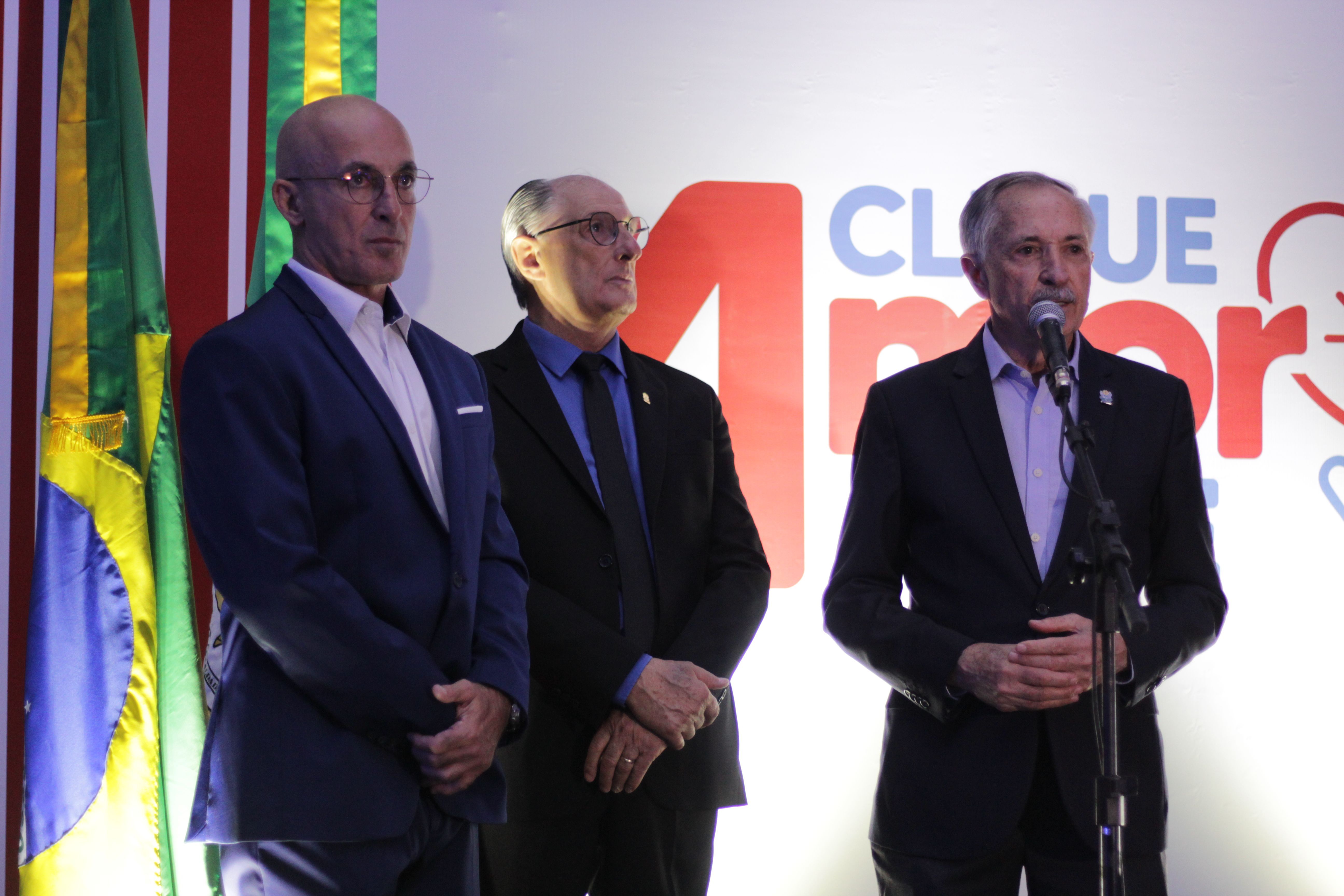 Miguel Muccilo, Presidente Afonso Tochetto (FEAPAES-RS) e Presidente Jos� Turozi (FENAPAES)./Cr�dito