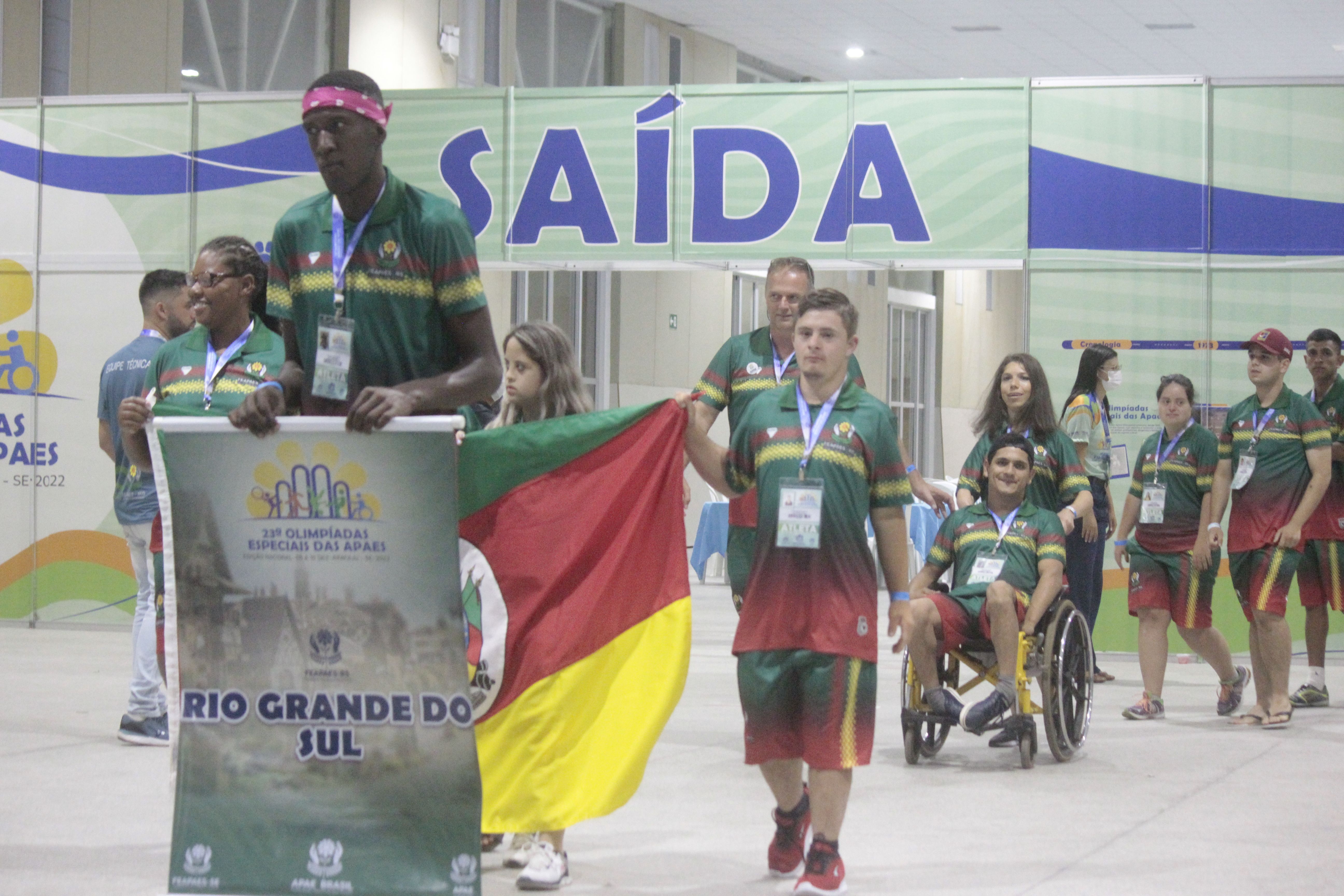 Delega��o das Apaes do RS desfilam durante a abertura do evento./ Cr�dito: Nathan Tortorela