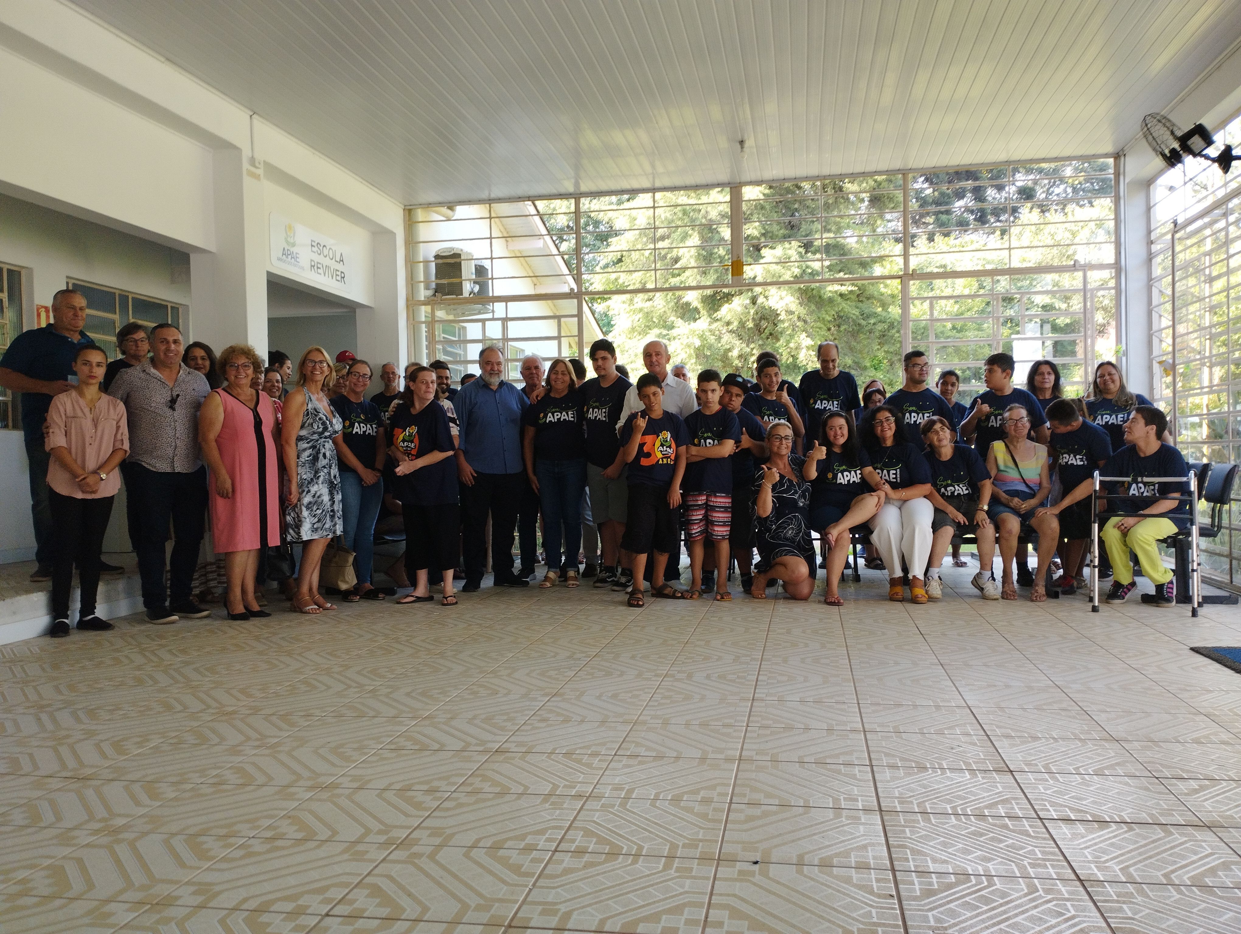 Equipe e alunos da Apae de Arroio dos Ratos.