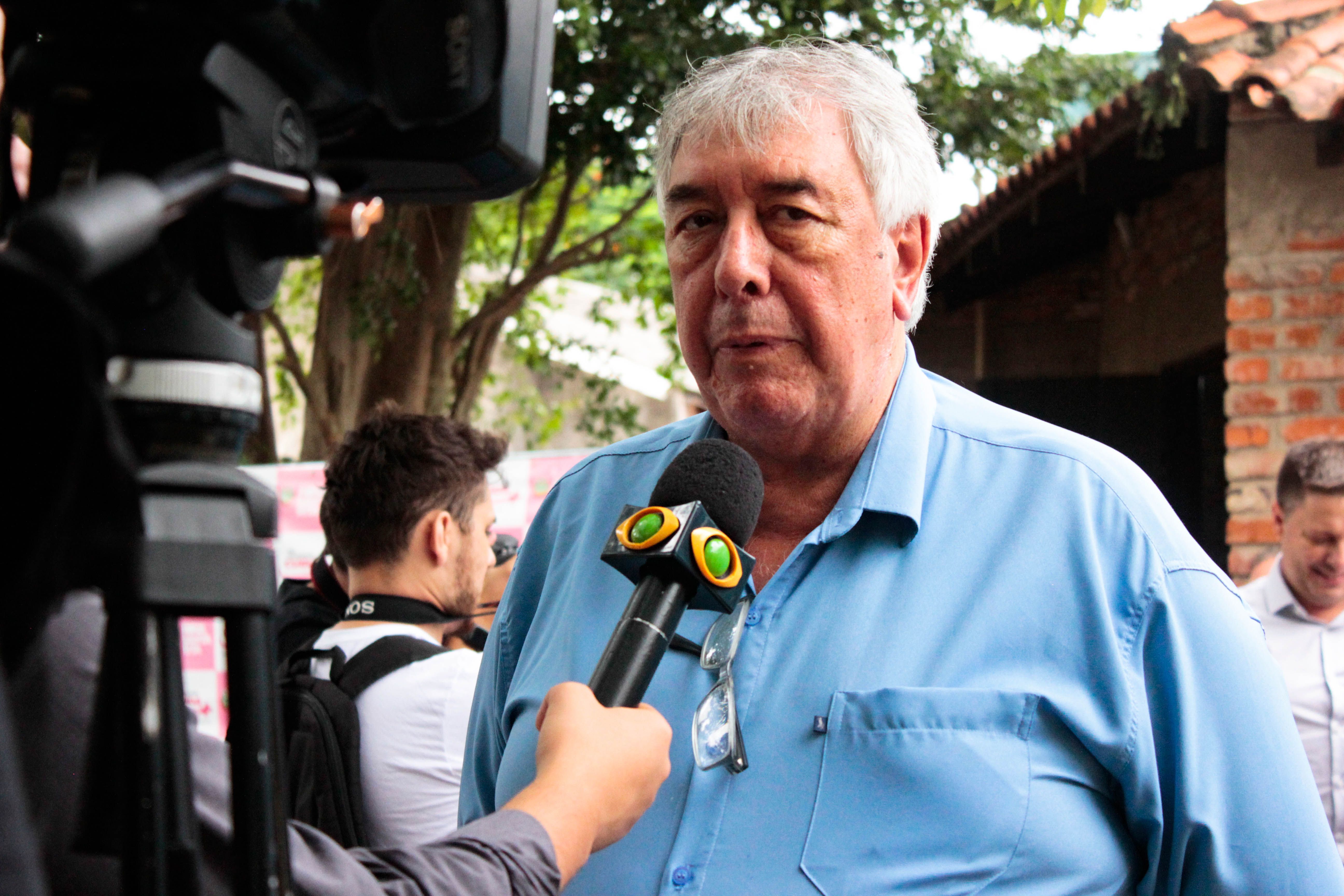 Cl�udio Cruz (FEAPAES-RS) em entrevista para Band Tv.