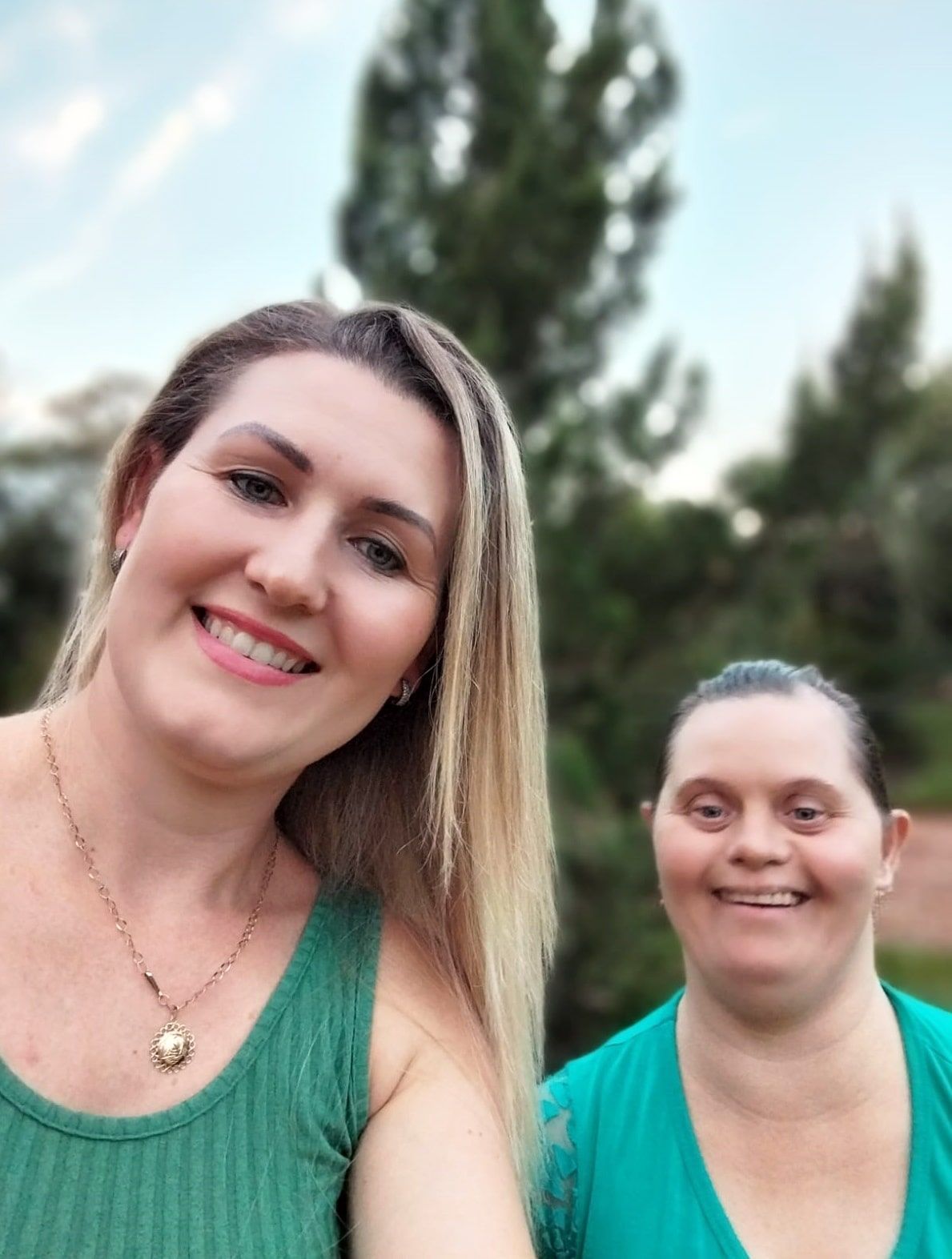 Severina com a irm� Juliana.