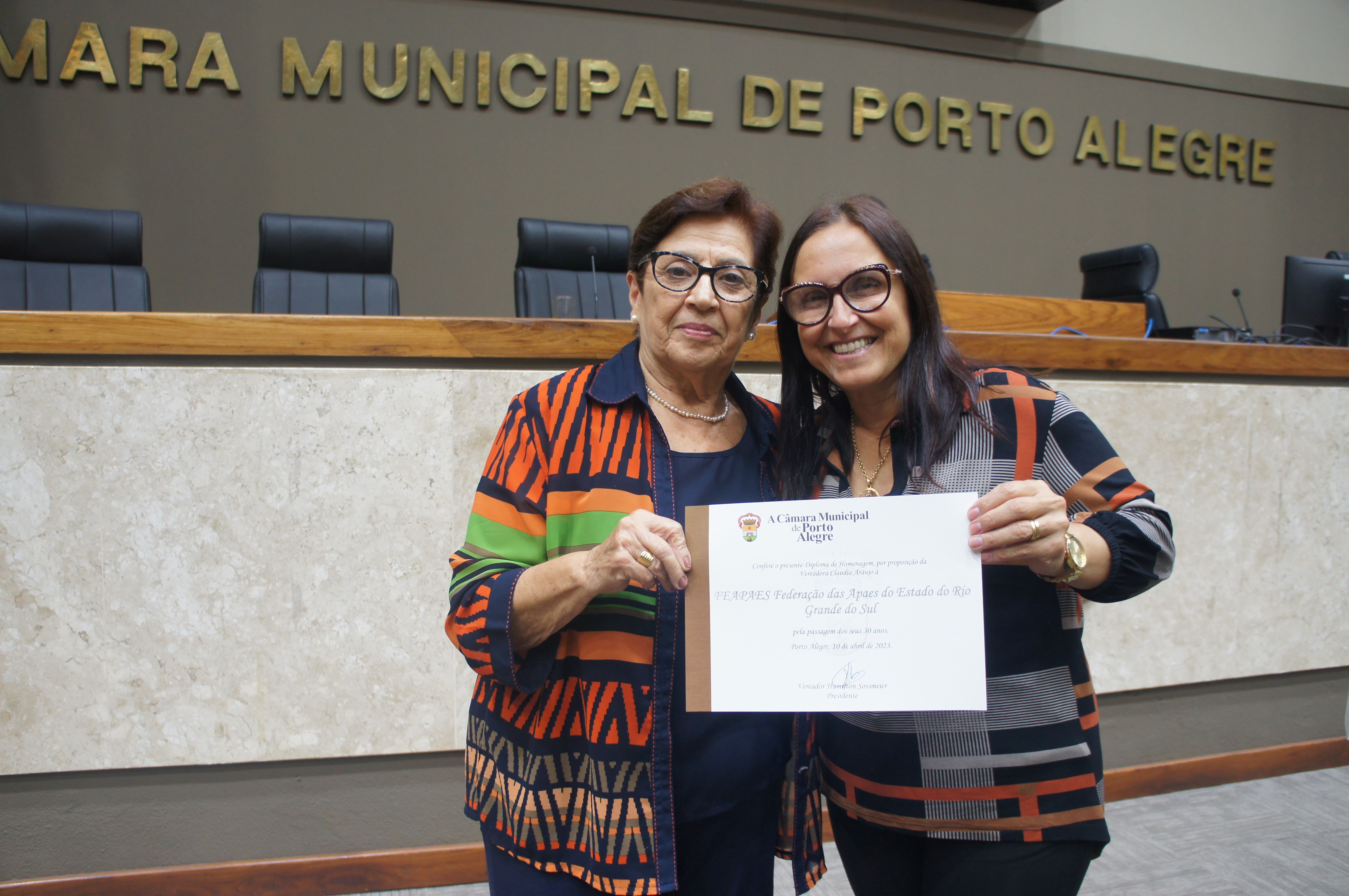 Aracy Ledo e Cl�udia Ara�jo (PSD).