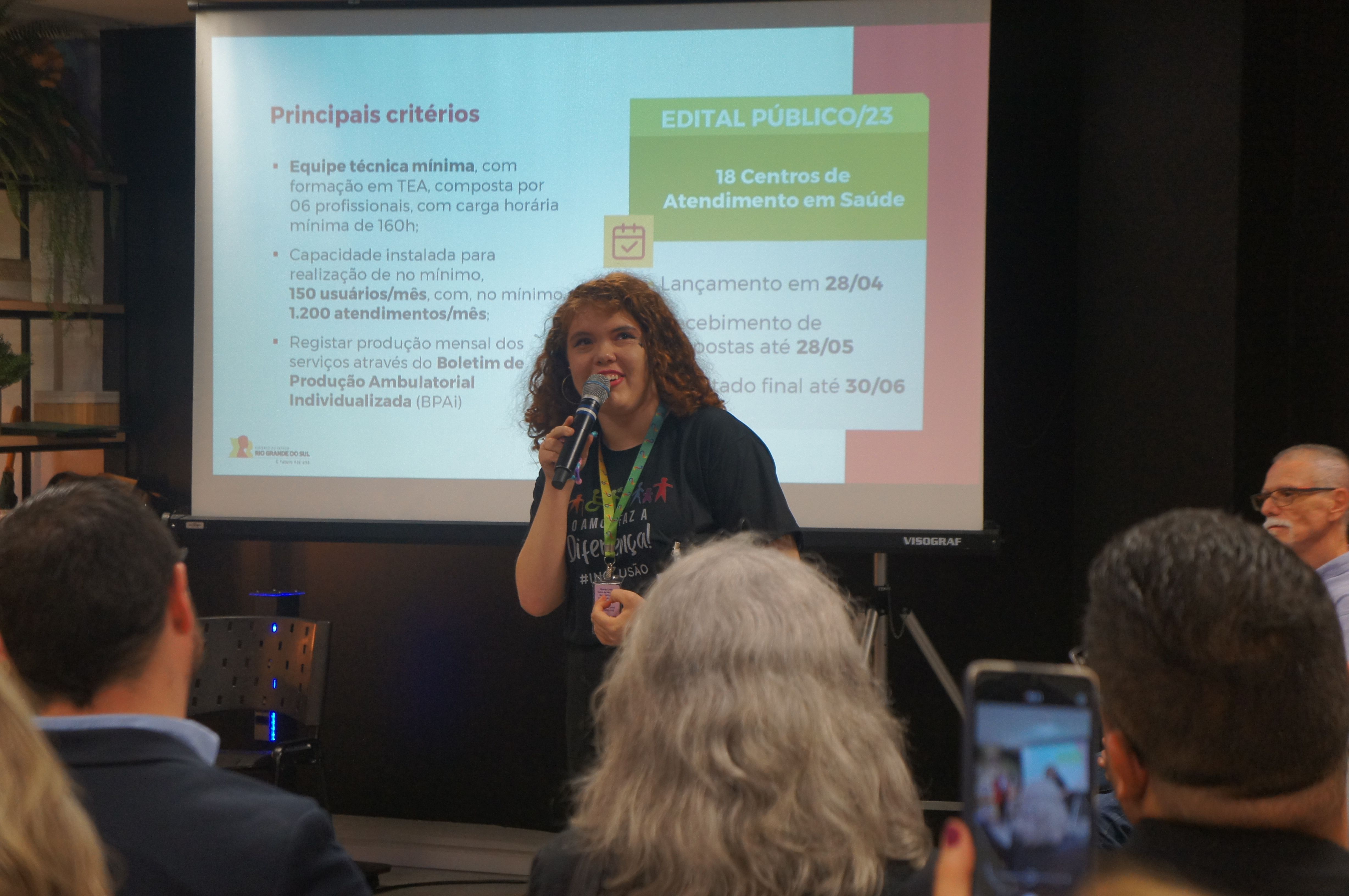 Eduarda Guerim, de 17 anos, prestou depoimento emocionado sobre sua experi�ncia com TEAcolhe.