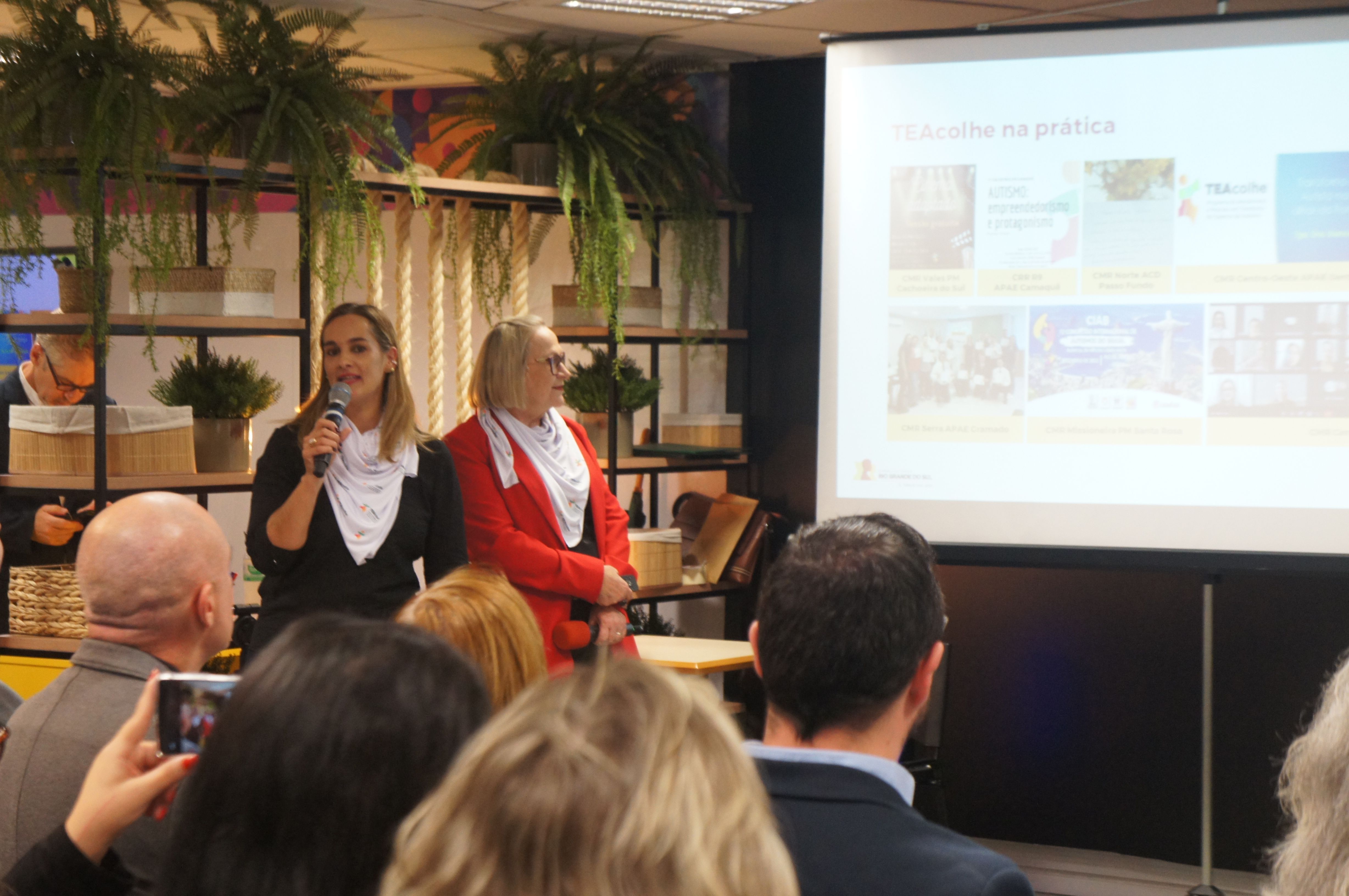 Fernanda Mielke, coordenadora do TEAcolhe apresenta os resultados obtidos na primeira etapa do progr