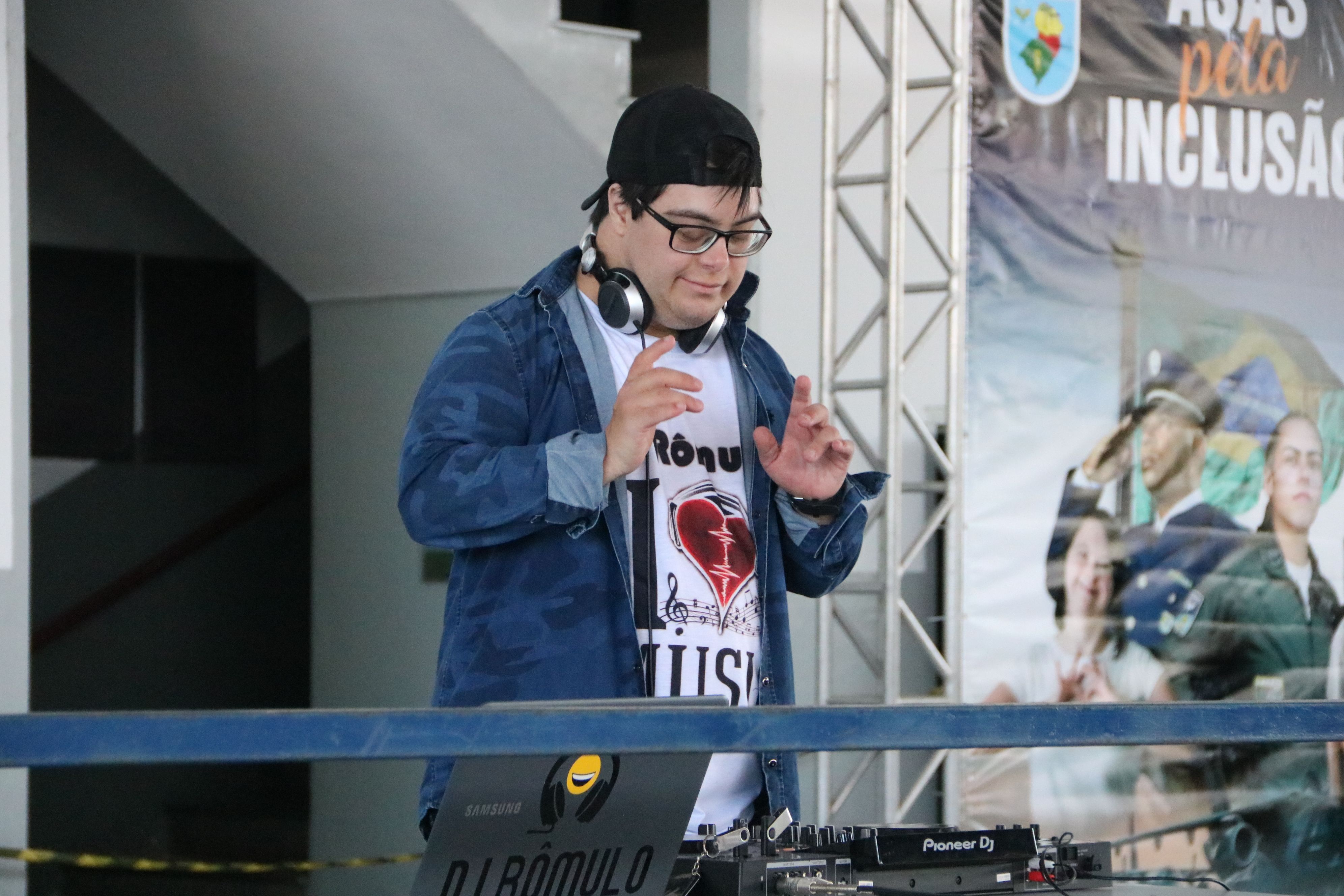 DJ Rmulo Oliveira animou o evento com hits do momento.
